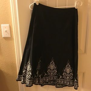 Bell skirt with bottom trim embroidery
